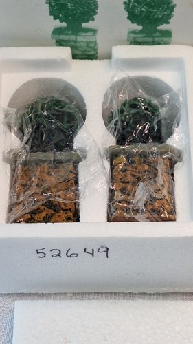 Dept. 56 Stone Corner Post With Holly Trees 2 (Pair)(2920Tote12) New In Box - Picture 7 of 11