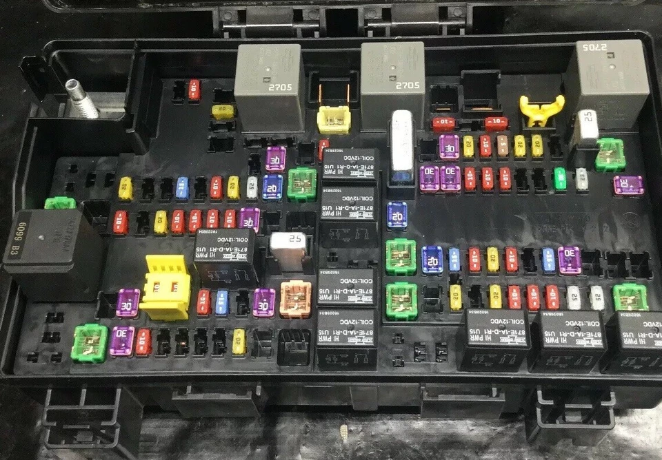 Bloque de distribución de energía Mopar 68258527AA para Ram 1500 2016 Foto 4 de 4