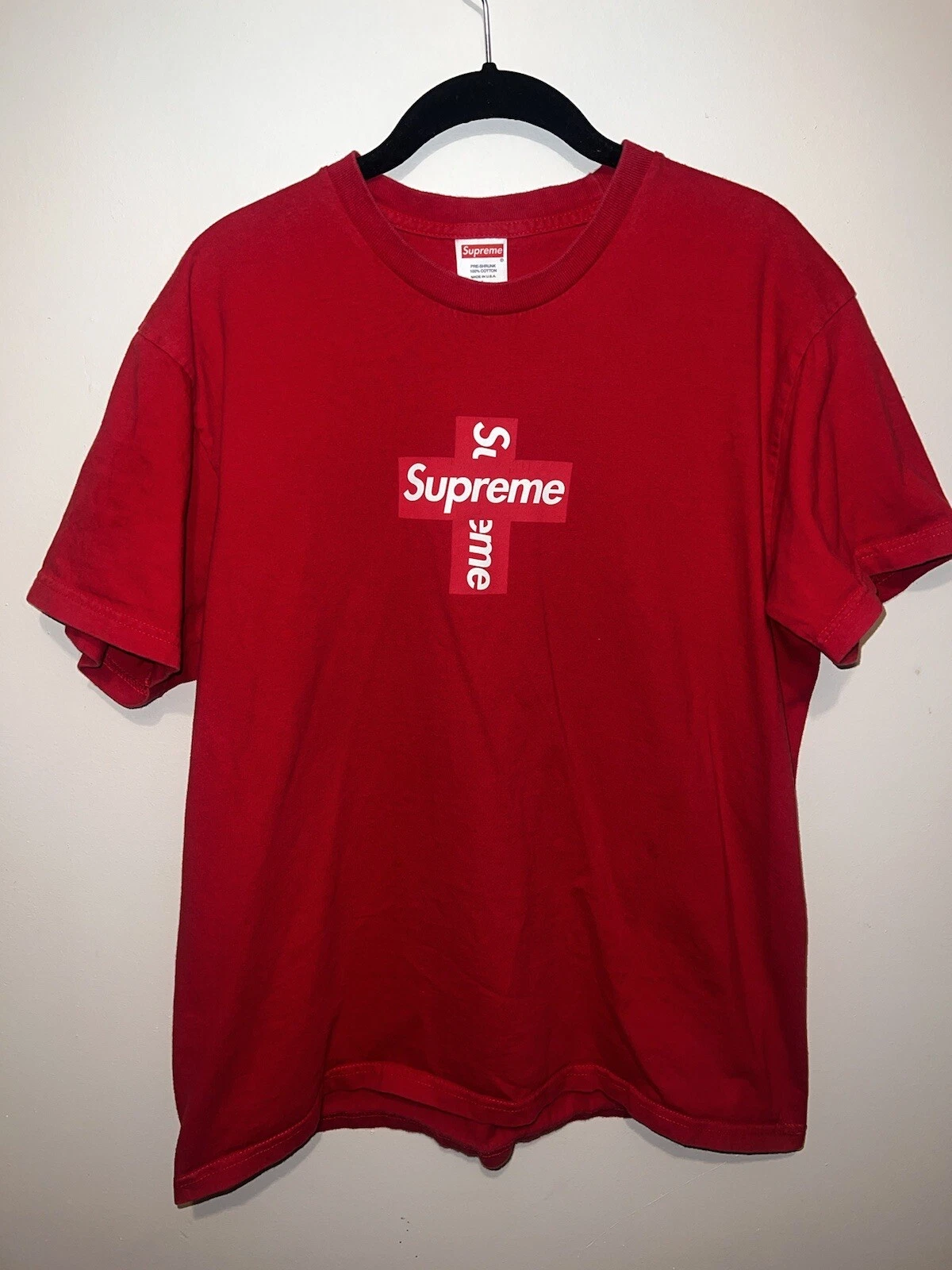 BOÎTE CROIX SUPRÊME LOGO TEE • ROUGE • TAILLE LARGE