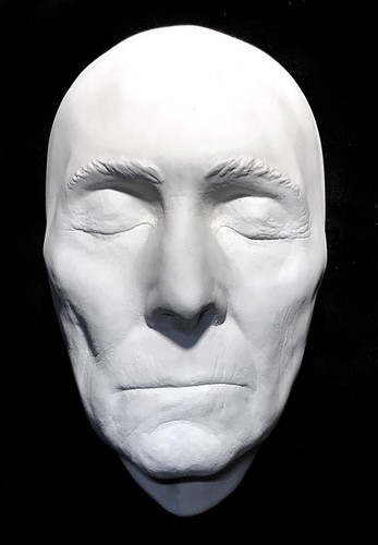 NEW YOUNG PETER CUSHING HAMMER LIFE-SIZE Life Cast in Lightweight Resin - Picture 2 of 5