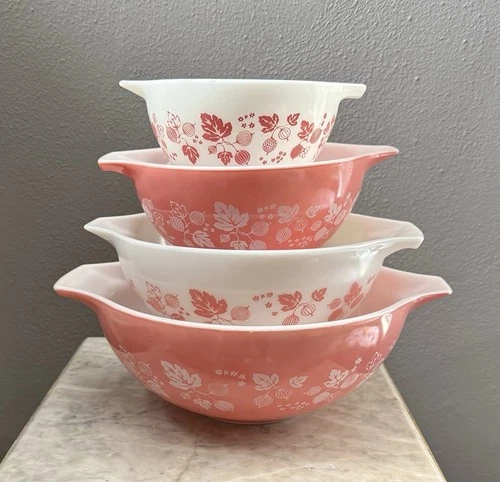 Pyrex Pink Gooseberry Cinderella Bowl Set