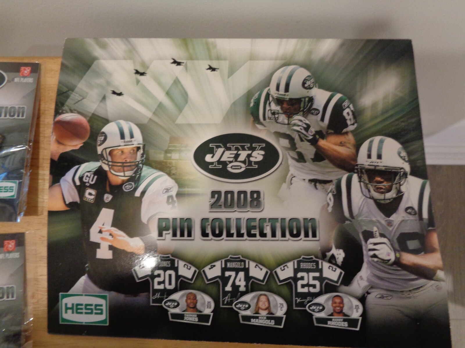 HESS OIL COMPANY 2008 JETS FOOTBALL PIN COLLECTION FOLDER & 12 PINS ALL COMPLETE