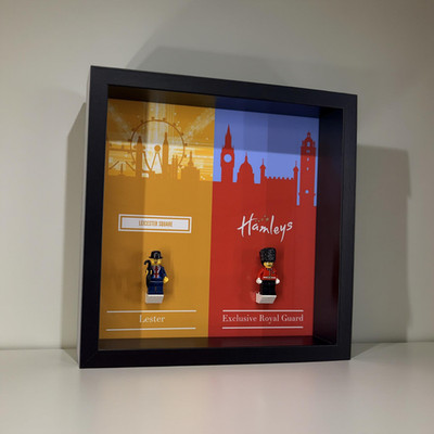 Display Rahmen für LEGO  Lester Hamleys Royal Guard Minifiguren 27cm Koffer
