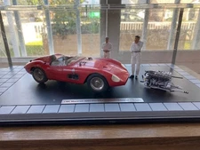RARE |CMC M-172 Maserati 300S |Dirty Hero Diorama 1:18 LTD 770 w |Case & Engine