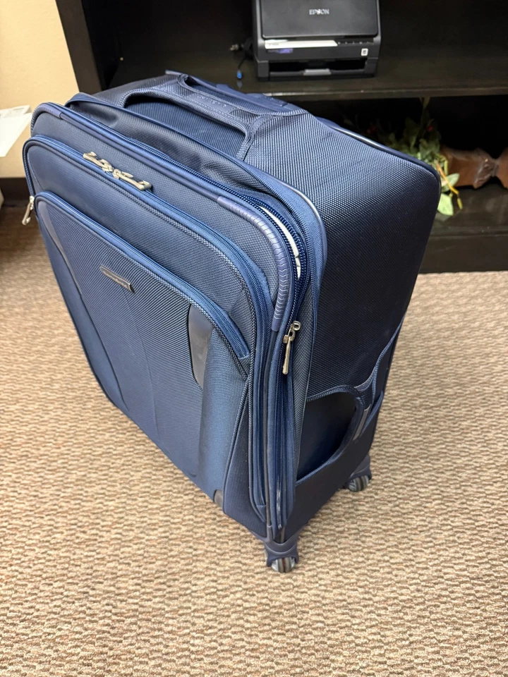 Samsonite TravelPro Luggage 28" x18"x11", expandable, Lightweight, Never used. - Image 3 of 4