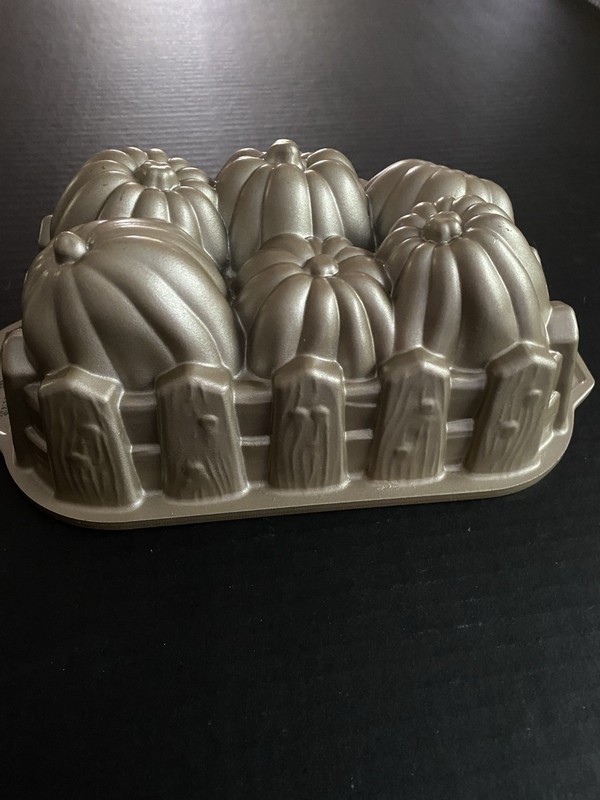 Nordic Ware Harvest Bounty Pumpkin Loaf Baking Mold Nonstick Aluminum 5 Cup Gray