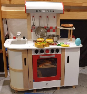 Kinderküche Holz HAPE Küchentraum E8018B mit viel Zubehör