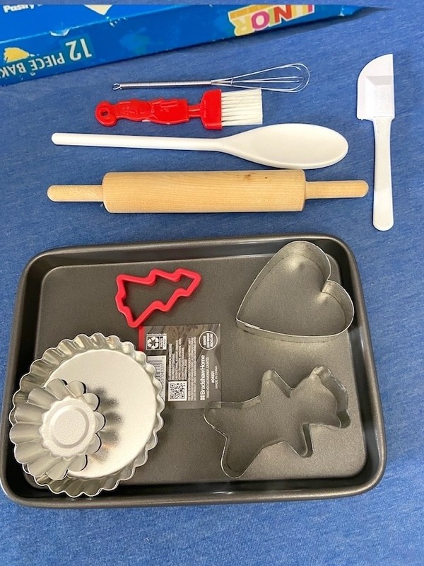 FUN! NOS NIB Fox Run JUNIOR 12-pc. Child-size BAKING SET  Real Oven Bake w/adult