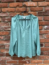 LC Lauren Conrad Women’s Seafoam Green Floral Ruffle Neck Blouse Sz L