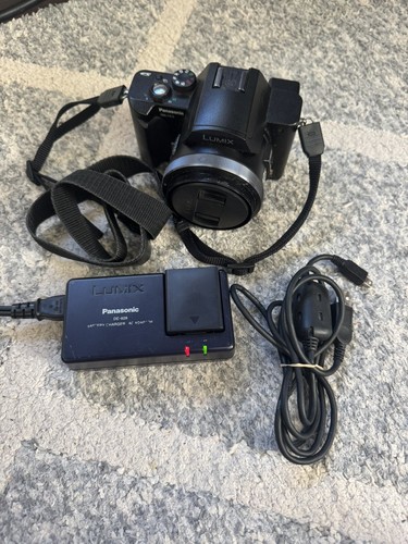 Panasonic Lumix DMC-FZ10 Digital Camera + Battery + Charger + Media Cable