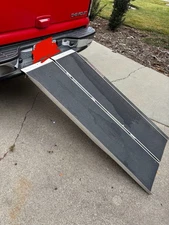 Prairie View Industries 5-ft x 30-in Portable foldable Wheelchair Ramp 800lbs