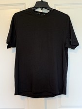 Kenneth Cole Small Core Relaxed T-Shirt Black Crewneck Stretch UPF 50  49