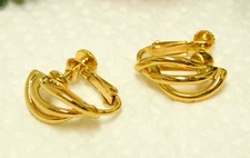 NAPIER SCREW CLIP GOLD TONE FASHION EARRINGS -.75" LONG