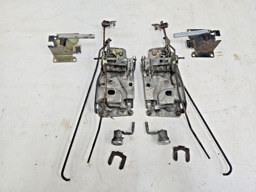 DOOR LATCH SYSTEM PAIR CHEVY GMC TRUCK 73-87 SUBURBAN BLAZER 73-91 K5 C10 K10