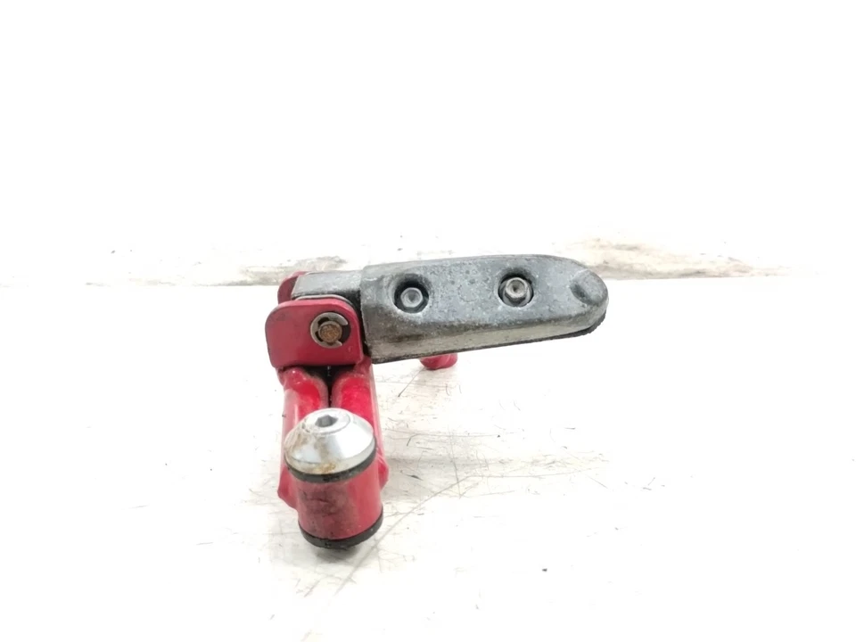 Moto Guzzi V7 II Stornello 2016 reposapiés trasero izquierdo pasajero reposapiés y montaje Foto 2 de 4