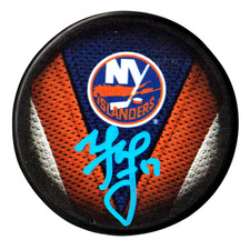 Matt Martin Signed New York Islanders Jersey Puck Beckett Witness BAS COA