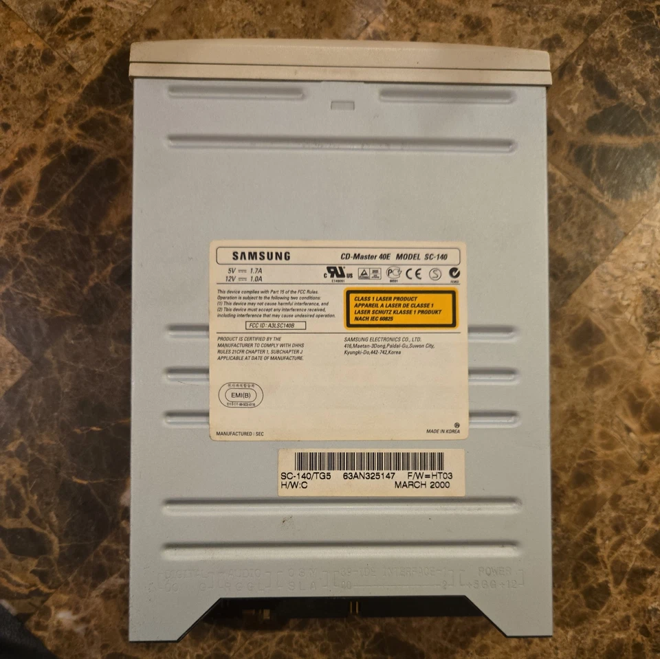 Samsung CD-Master 40E Model SC-140 CD-ROM IDE Drive Rounded Front NOT TESTED - Image 2 of 4