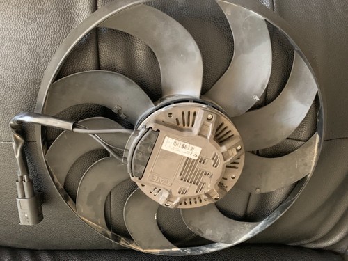 2014-2018 BMW i8 fan 862611403 small crack - Picture 8 of 12