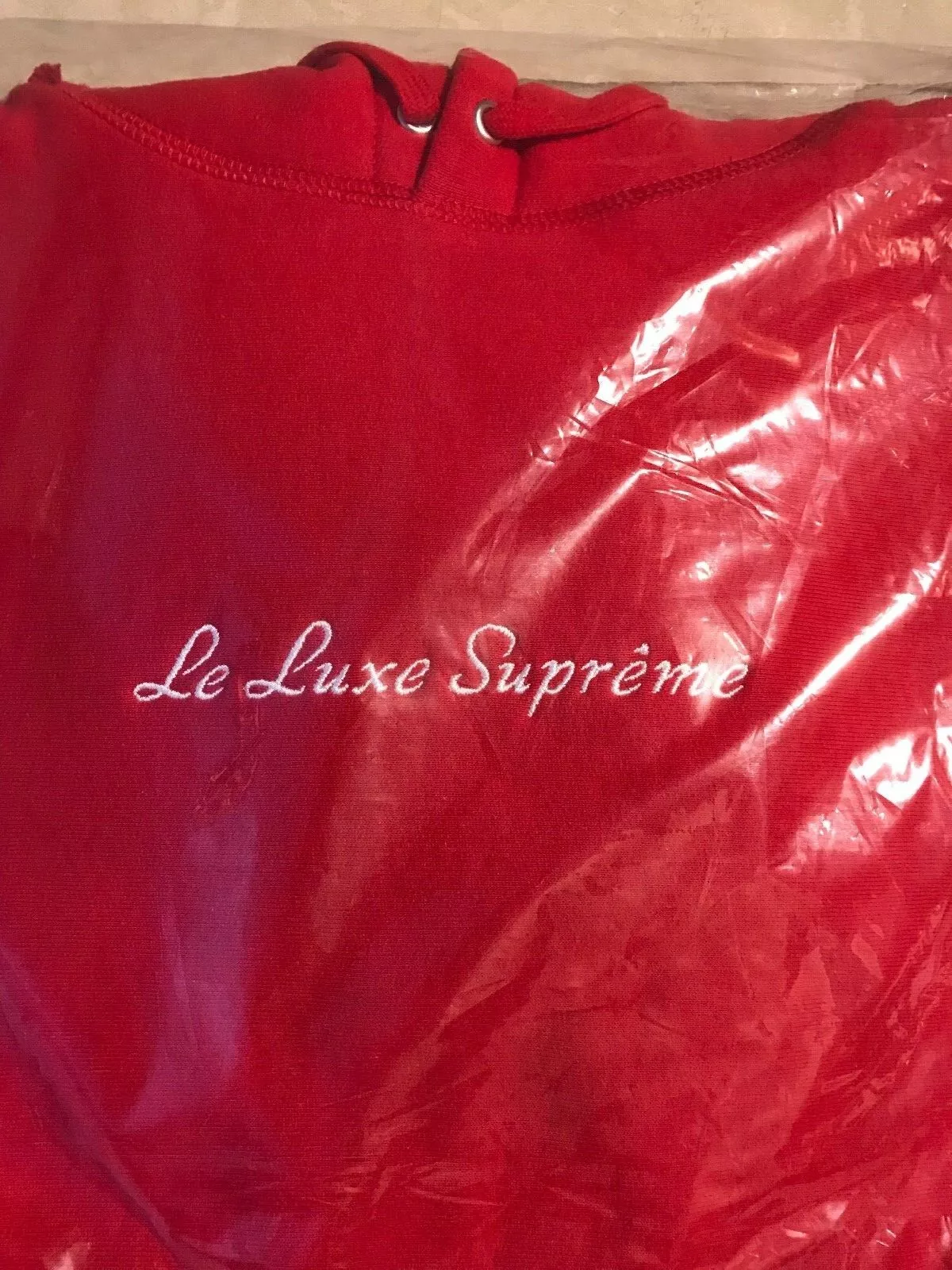 Sweat shirt à capuche rouge SUPREME Le Luxe taille Grande BOITE LOGO MARQUE GONZALES SS19