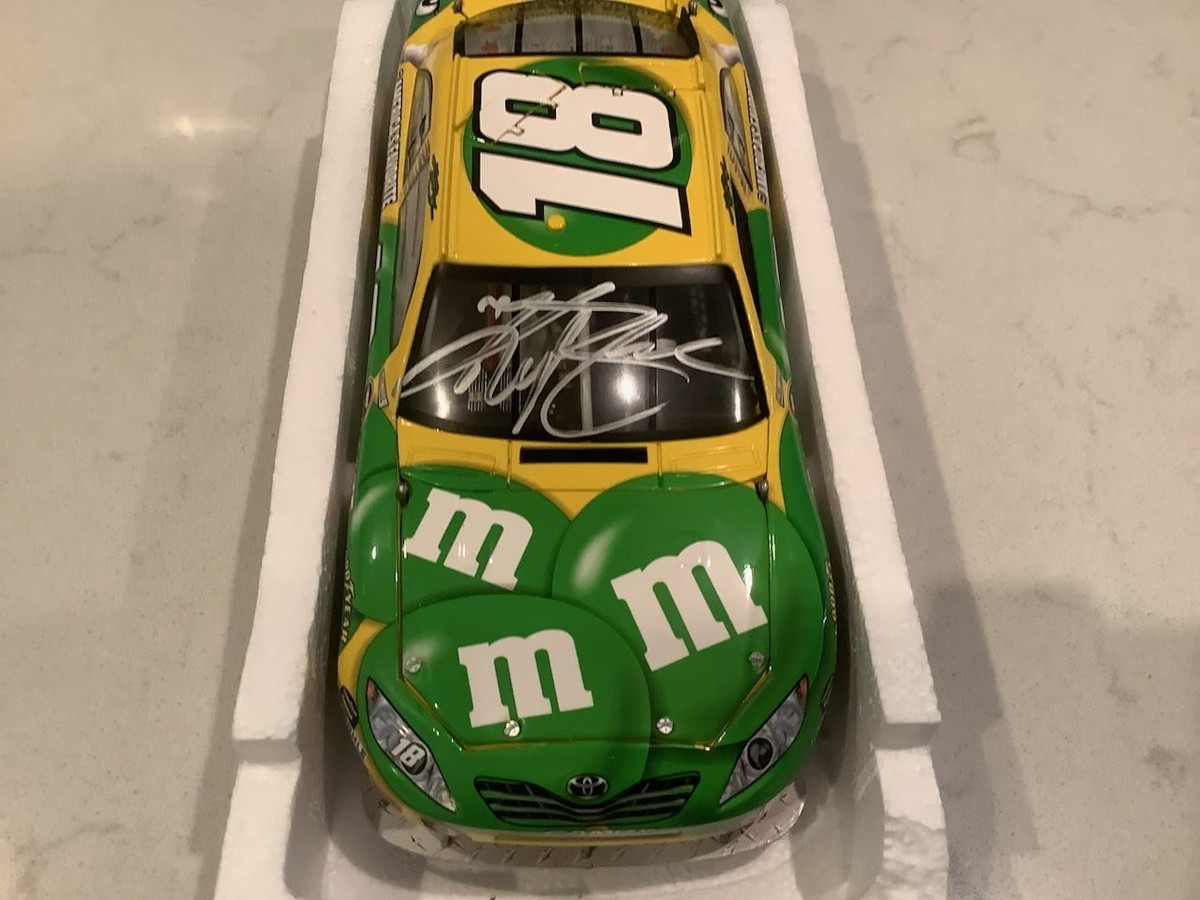 KYLE BUSCH AUTOGRAPHED 2010 TOYOTA CAMRY M&M'S MS. GREEN DIECAST