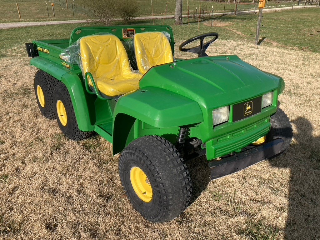 2000 John Deere Gator 6x4 Gasoline engine, manual dump bed, low hours