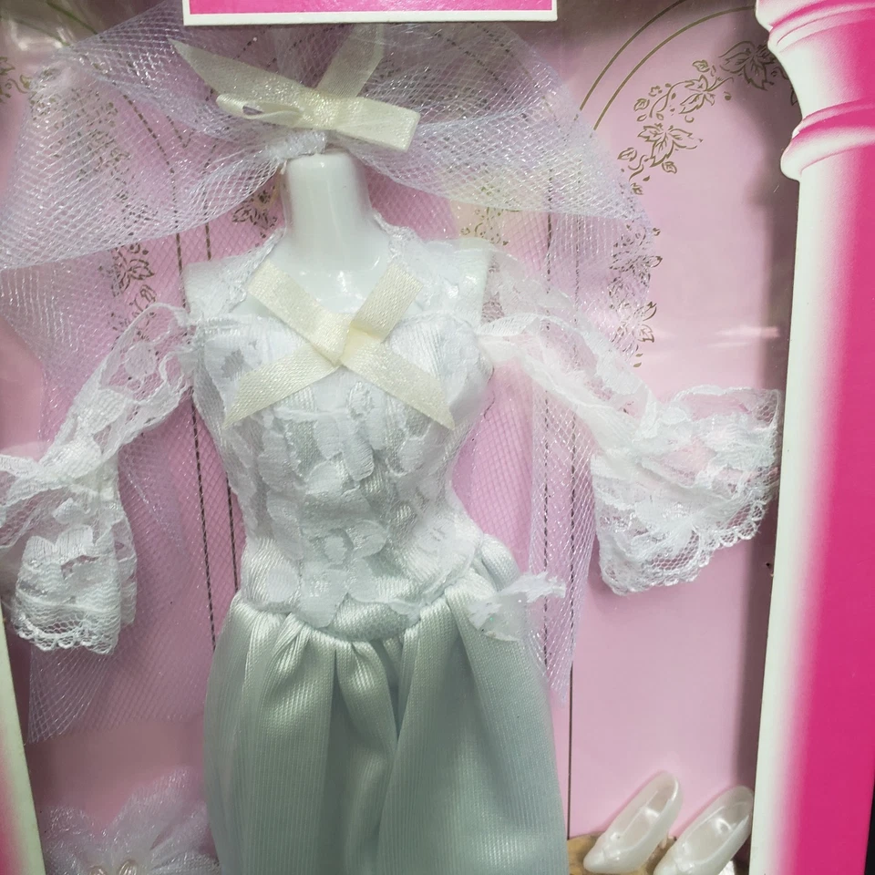 Barbie Fashion Avenue Bridal White Gown W Lace Bows 1996 NEW #15897 - Image 2 of 4