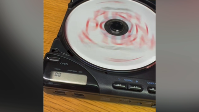 d*7様 SONY D-T66 Discman ポータブルCDプレーヤー　ジャン VINTAGE SONY D-T66 AM/FM PORTABLE DISCMAN W/ Box And Inserts PARTS