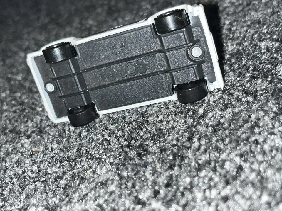 Vintage Corgi Police Land Rover 110 Panel Vehicle - White Diecast Model Toy - GC - Image 3 of 3