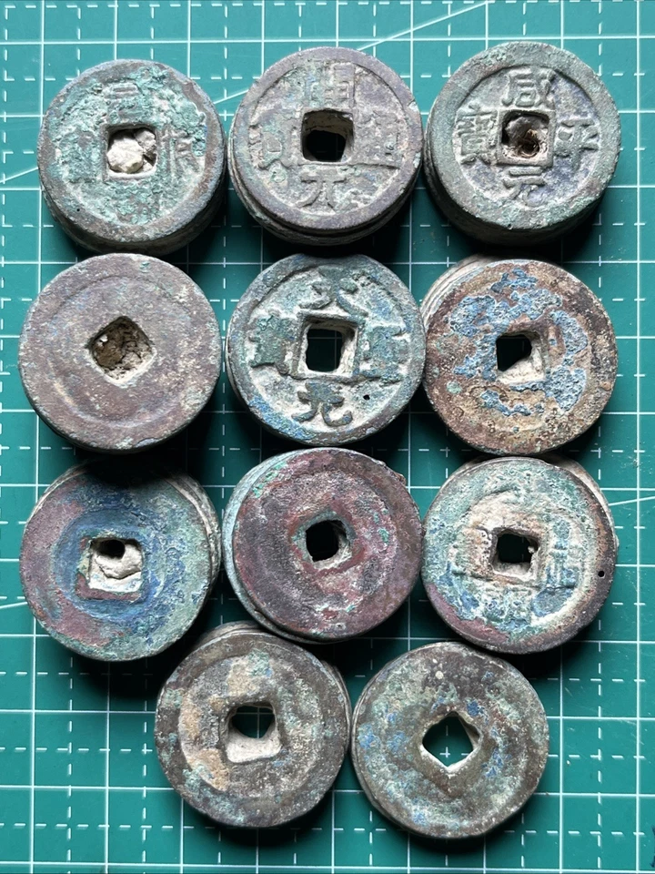 Lot ± 250 Grams Chinese Song Dynasty Bronze Coin Clumps – Java Indonesia Find #3 - Image 3 of 4