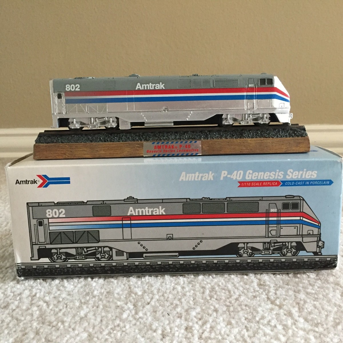 NEW Amtrak P-40 Genesis Series Locomotive 1998 ERTL 19359 Desktop