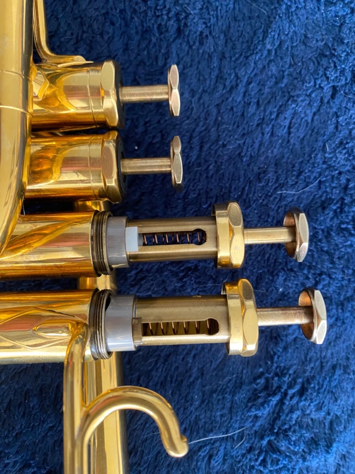 trompeta schilke p5-4 piccolo en placa dorada Foto 2 de 4