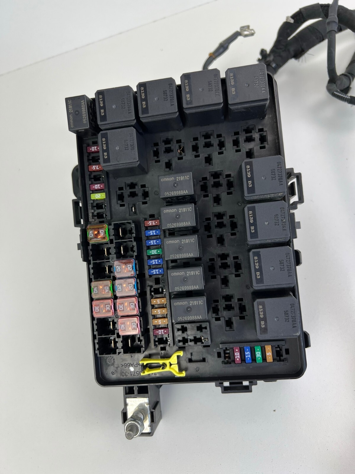 2017-2021 Maserati Ghibli Front Under Hood RELAY FUSE BOX w/Wire Harness