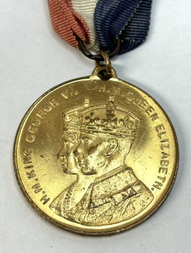 1937 British King George VI Queen Elizabeth Coronation Medal - Picture 3 of 4