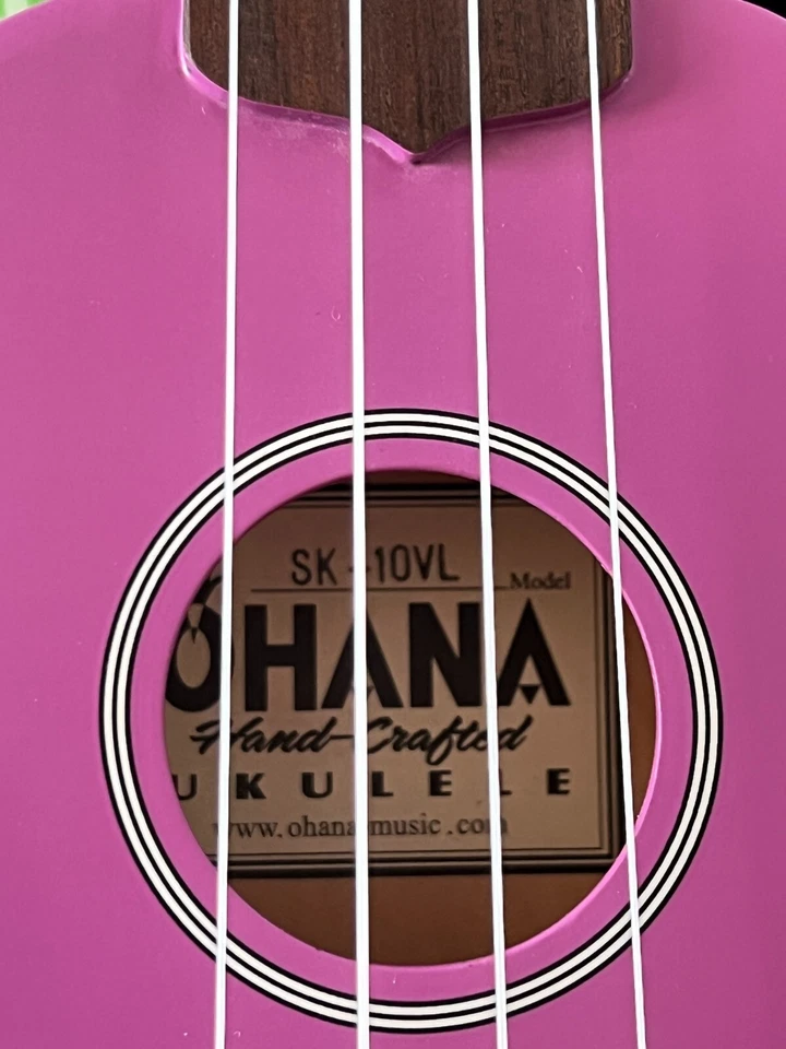 Ukelele soprano Ohana SK-10 acabado violeta ¡en excelente estado! Foto 3 de 4