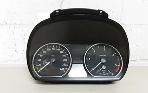 BMW 1er E87 118D Kombiinstrument Tacho Tachometer 235Tkm 1024952-46