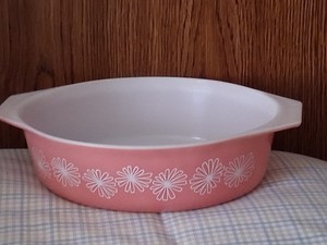 Vintage Pyrex Pink Daisy  Cinderella  Casserole  2-1/2 Quart #045