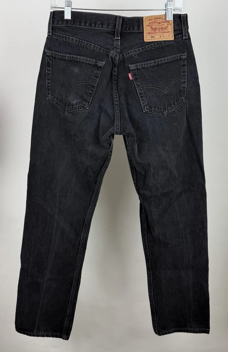 Preços baixos em Jeans Levi's 501 para homens em 32 Costura
