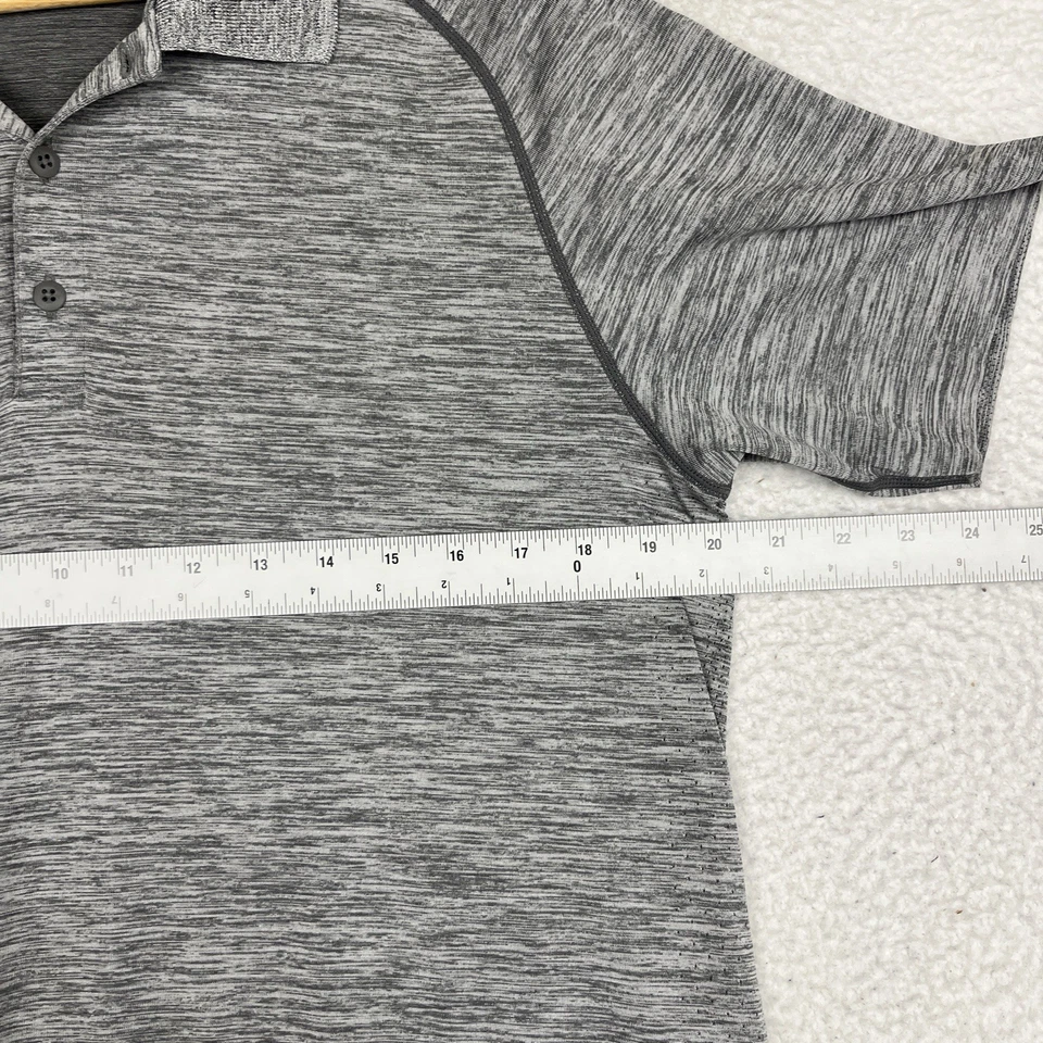 Camiseta Lululemon Masculina Manga Curta Couro Cinza Ventilação Metal Grande - Imagem 3 de 4