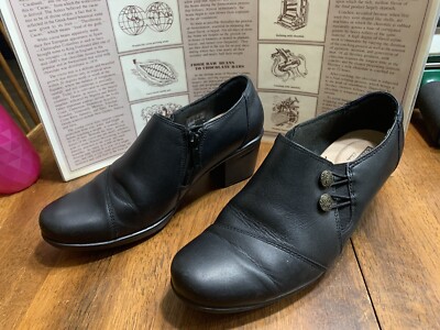 Clarks Collection Black Shoes Size 8D- Model# 22546. Side Zip