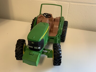 ERTL ジョンディア　トラクター　1/16 スケール Amazon.com: John Deere 1/16 Scale 2010 FFA Tractor Replica