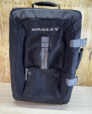 オークリー　ローラーバッグ Oakley Men's Carry On Roller - Walmart.com