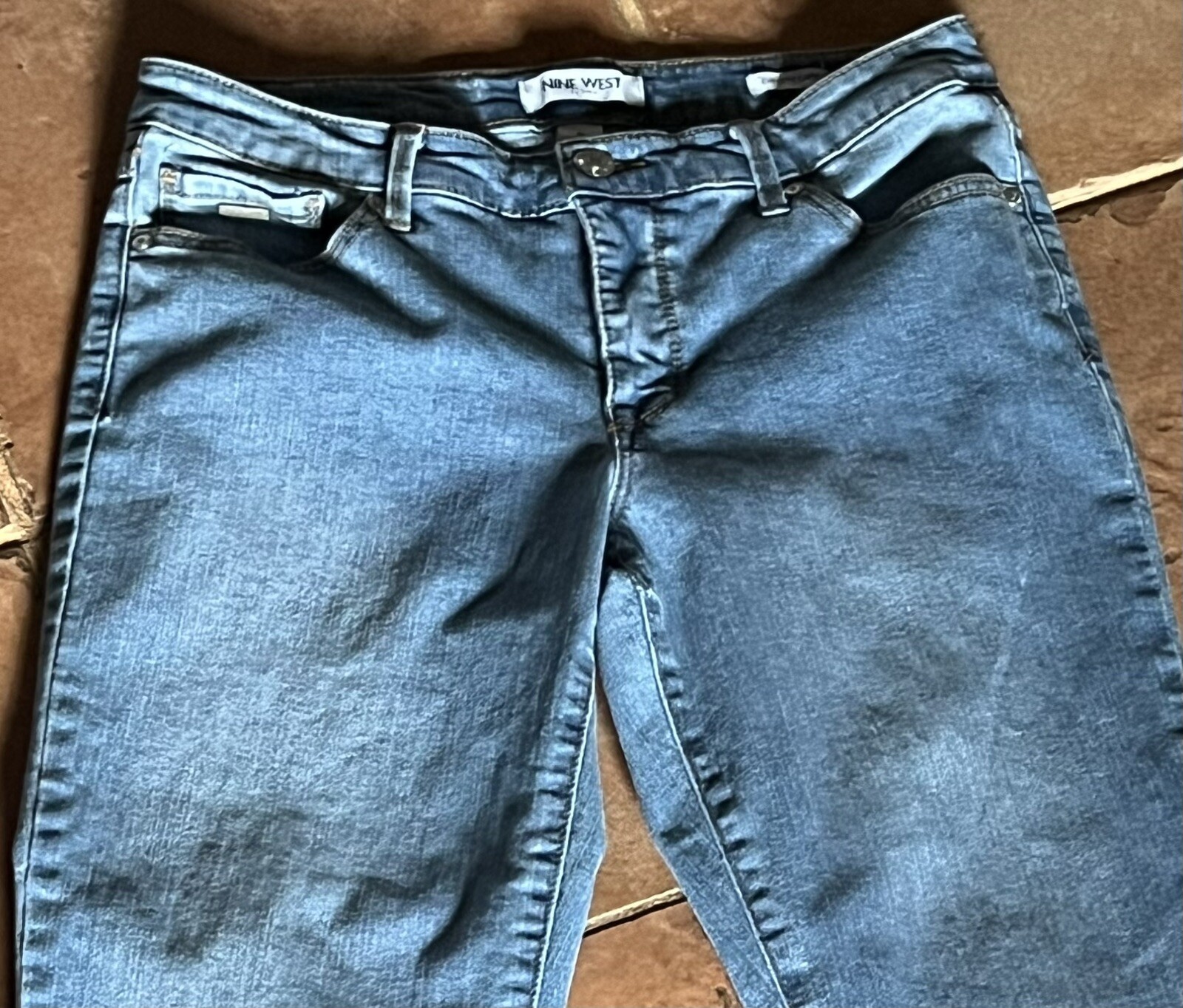 Calvin Klein Capri Jeans Womens Mid Rise size 6 Crystie Capri  Med Wash