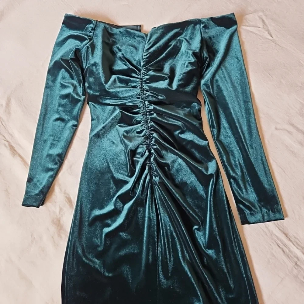 xscape green velvet dress Off The Shoulders Floor Maxi Long Sleeves Size 12 edit: Daywear