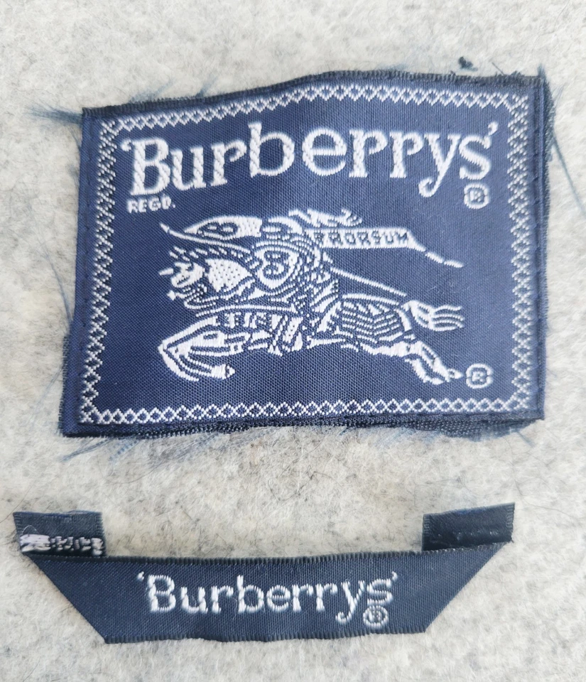 RECUPERADO de un traje de lana con parches de etiqueta azul de Burberrys cinta y botones para hombre Foto 2 de 4