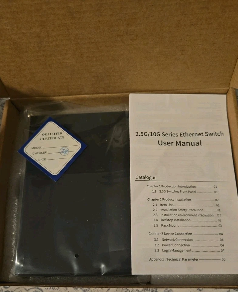 Conmutador administrado web de 6 puertos L2/L3 2 SFP 10G 4 RJ45 2,5G Foto 3 de 3