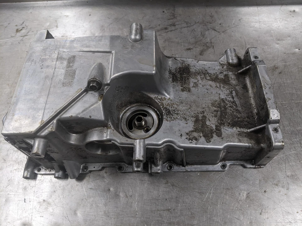 Pan de aceite del motor de GMC Envoy Denali 2005 5,3 Foto 2 de 4