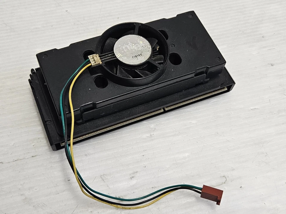 Intel Pentium II 400MHz Slot 1, SL2YM, 512KB, FSB 100MHz Original Heatsink & FAN - Image 2 of 3