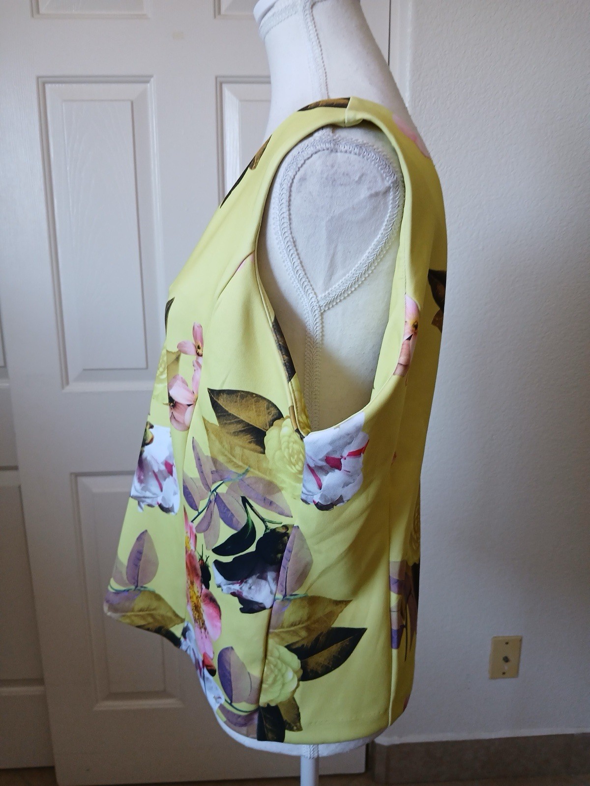 BOLD Elements Women’s Sunday Lemon Floral Print XL Tank Top Sleeveless V-neck