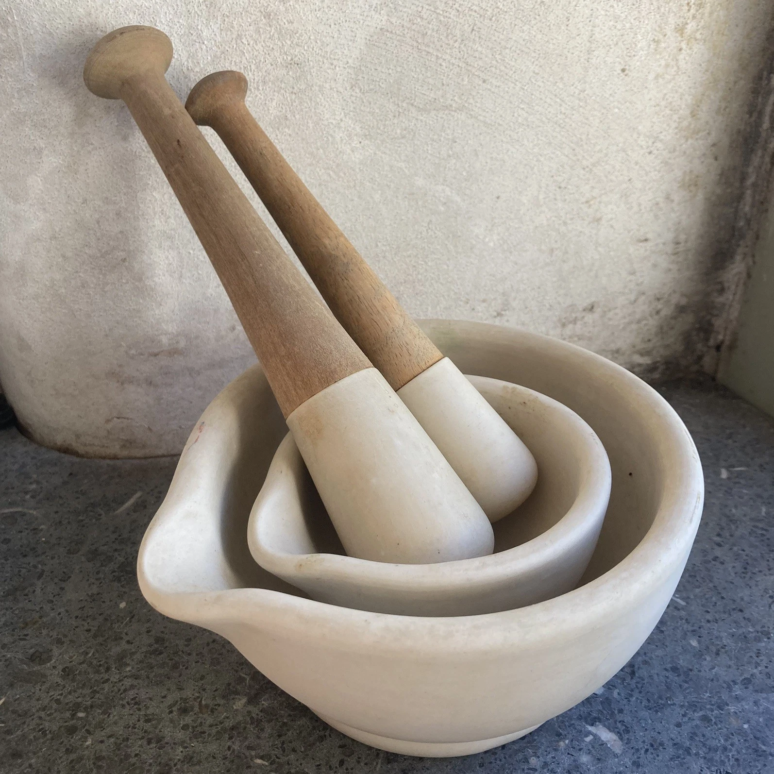 2 x Vintage Pestle & Mortar Warranted Acid Proof Apothecary Grinder - a Pair
Opens in a new window o