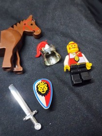 LEGO Minifigure Castle Royal Knight King Lion Horse Barding